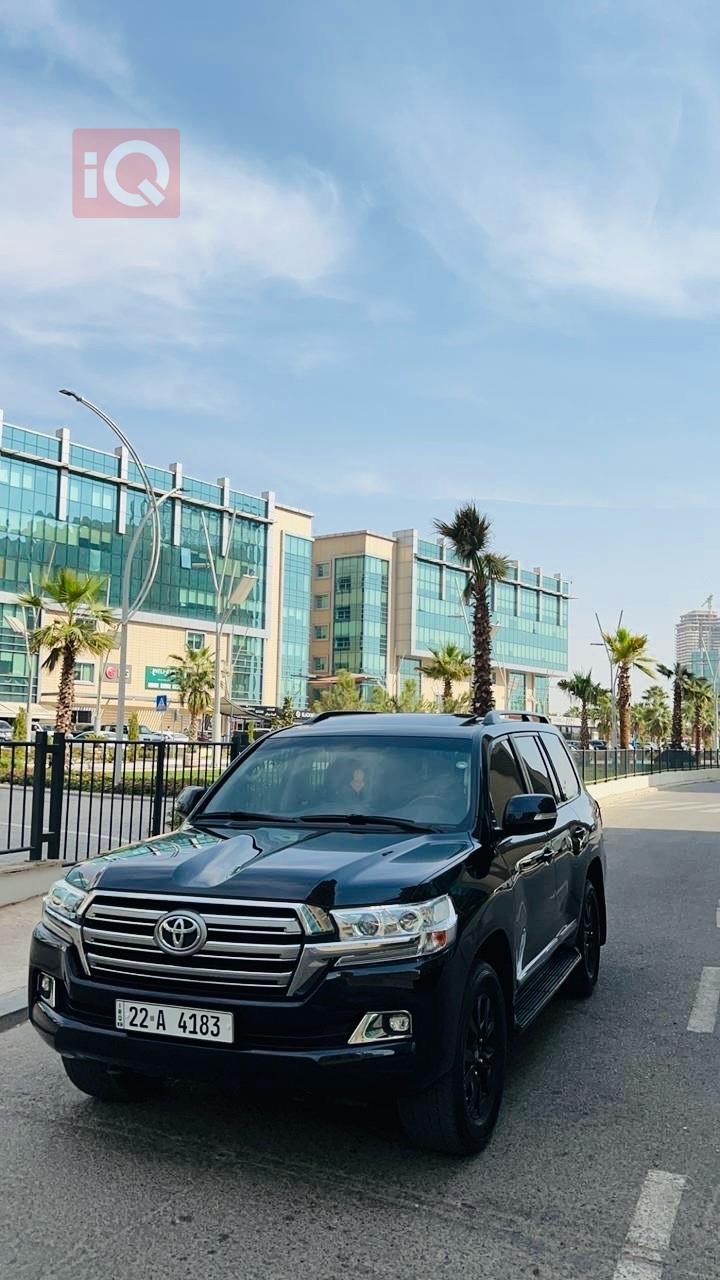 تۆیۆتا لاند کروزەر